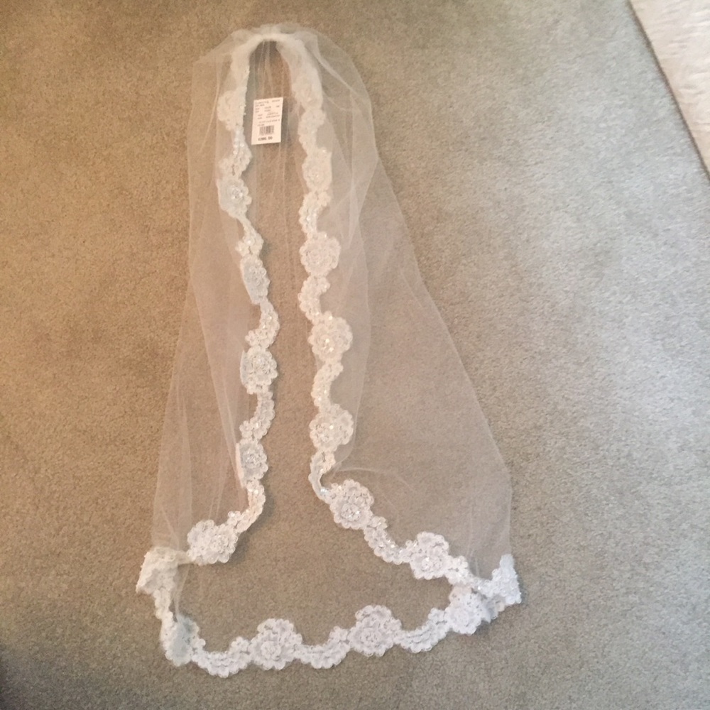 David’s Bridal Ivory Wedding Gown and Head Piece - Picture 6 of 8